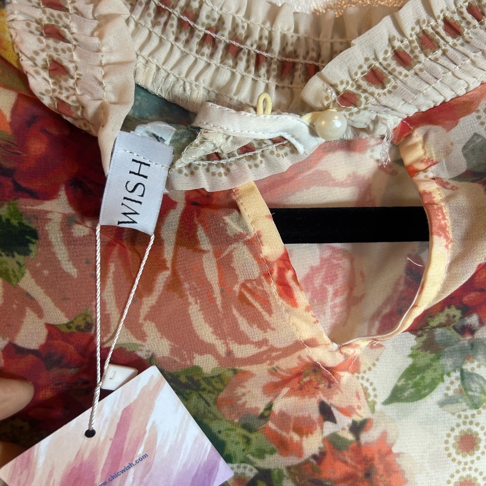 Chicwish Floral‎ Puff Sleeve Blouse in Cream and Red - Picture 6 of 8